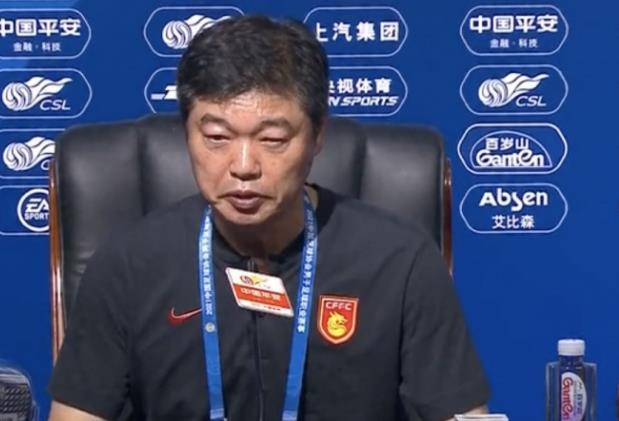  莱比锡队长奥尔班染红，球队惨遭绝平丢榜首  